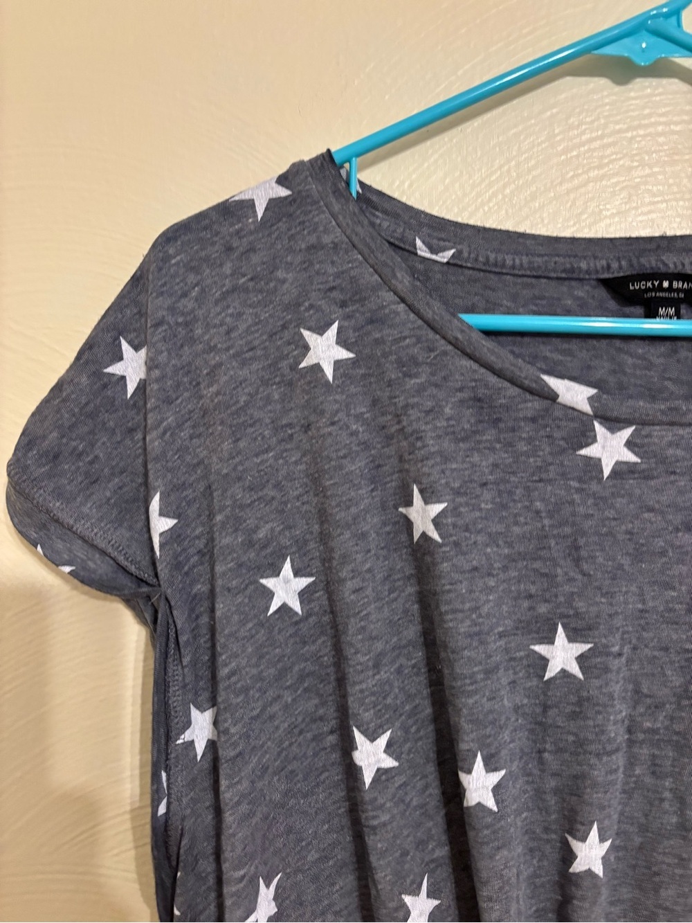 Lucky Brand Gray White Star Print Front Twist Tee Top Medium M - Picture 7 of 9
